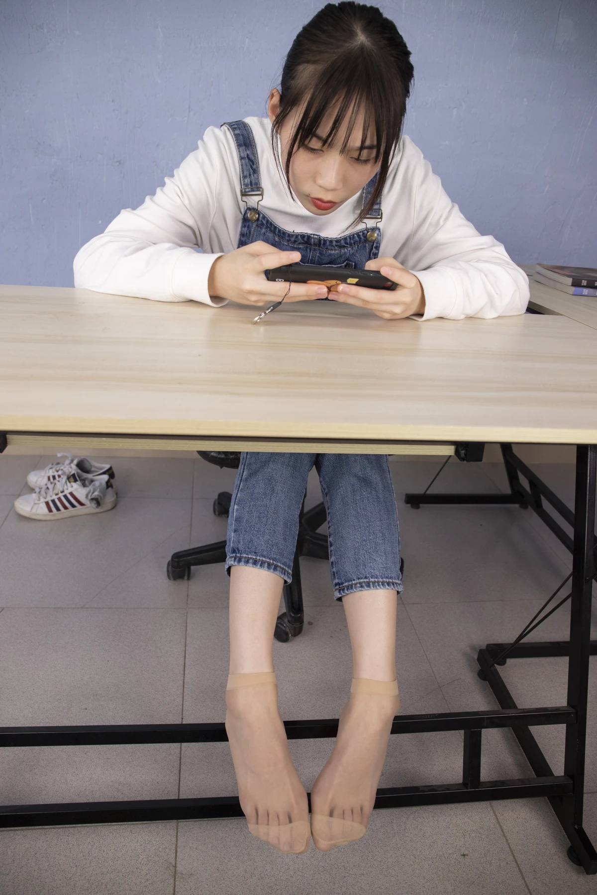 [Mzsock] NO.033 Beauty Xiaoyun shows off her beautiful feet in the office, her big feet are so beautiful Southern football skills#[107P]-80